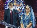 Amitabh Bachchan played hockey with Neeru Yadav on the sets of KBC - Hindi News | Amitabh Bachchan played hockey with Neeru Yadav on the sets of KBC | Latest entertainment News at Lokmattimes.com