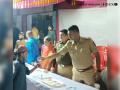 Ambernath Police Distribute Milk on New Year’s Eve to Promote Healthier Celebrations - Hindi News | Ambernath Police Distribute Milk on New Year’s Eve to Promote Healthier Celebrations | Latest thane News at Lokmattimes.com