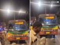 Mumbai: BEST Bus Mounts Road Divider on 90-Feet Road in Dharavi (Watch Video) - Hindi News | Mumbai: BEST Bus Mounts Road Divider on 90-Feet Road in Dharavi (Watch Video) | Latest mumbai News at Lokmattimes.com