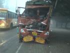Delhi-Lucknow Highway Accident: One Injured as Two Trucks Crash Into Divider Amid Dense Fog in Moradabad