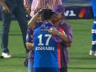 Shah Rukh Khan Hugs Rishabh Pant After Kolkata Knight Riders' Dominant Win Against Delhi Capitals (Watch Video)