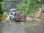 Haldwani: 2 Medical Officers Injured After Boulder Falls on Car Bonnet on Haridwar–Nainital Route (Watch)