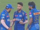 Watch: Hardik Pandya and Rohit Sharma Seen Placing Field at Different Directions, MI Bowler Caught in the Crossfire