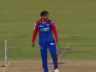 Paagal Hai Kya?: Kuldeep Yadav Loses Temper, Scolds Mukesh Kumar During GT vs DC IPL 2024 Match (Watch Video)
