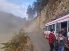 Mandi Landslide Video: Bus With 30 Passengers Narrowly Escapes as Boulders and Debris Crashes Onto Road in Himachal