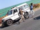 Madhya Pradesh: Barefoot Accused Outruns Cops In Shocking Roadside Escape (Watch Video)