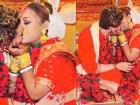 Bride and Groom Share 35-Second Passionate Kiss in Mandap Before Guests, Video Goes Viral (Watch)