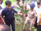 Mumbai: Union Minister Piyush Goyal Plants Sapling at Sanjay Gandhi National Park, Interacts with Locals (Watch Video)