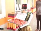 Puducherry Assembly Election 2026: Robot ‘Nila’ Welcomes Voters With Flowers at Polling Station (Watch Video)
