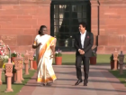 Sachin Tendulkar and Family Meet President Droupadi Murmu at Rashtrapati Bhavan (Watch Video)
