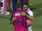 Shah Rukh Khan Congratulates Jos Buttler With Warm Hug After His Match-Winning Knock Against KKR, Video Goes Viral