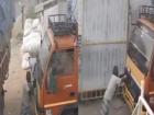 Tamil Nadu: Worker Dies While Trying to Stop Self-Moving Lorry in Arani, Tragic Video Surfaces