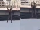 Uttar Pradesh: Man Seen Doing Pull-Ups While Hanging from Bridge on Delhi–Lucknow Highway, Video Surfaced