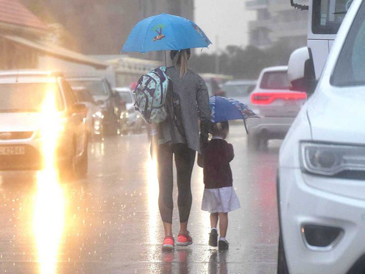 Dubai Malls Flooded After Heavy Rains Lashes Uae English Lokmat Com