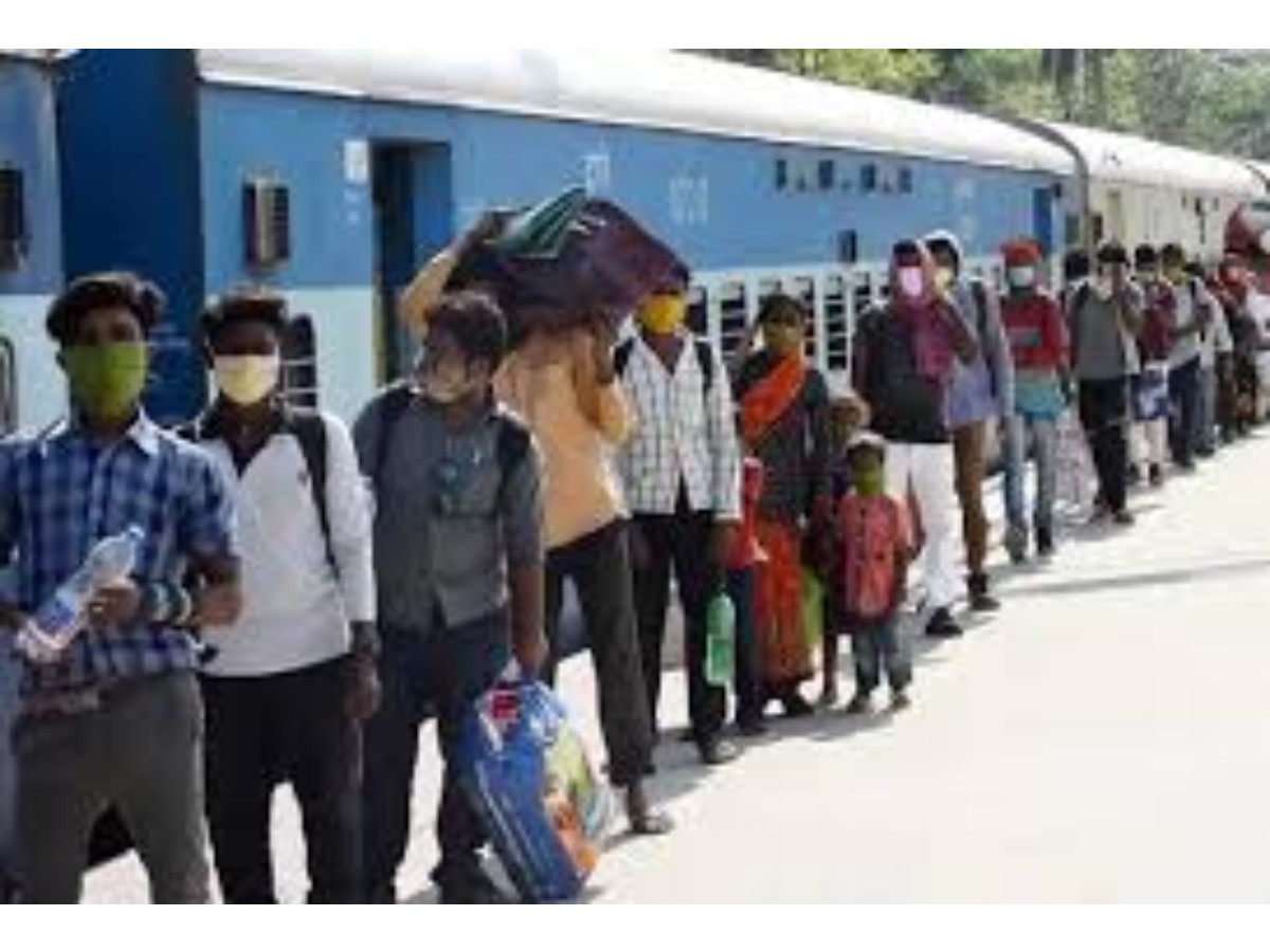 Watch Video! Shramik special train carrying 1200 migrants leaves ...