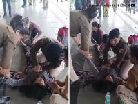 Delhi: RPF Woman Constable Performs CPR on Unconscious Woman at Anand Vihar Railway Station; Video Goes Viral - News | Delhi: RPF Woman Constable Performs CPR on Unconscious Woman at Anand Vihar Railway Station; Video Goes Viral | Latest social-viral News at Lokmattimes.com