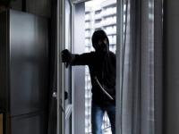 Pune Crime: 29-Year-Old Woman Robbed at Knife-Point in Koregaon Park Flat; Case Registered - News | Pune Crime: 29-Year-Old Woman Robbed at Knife-Point in Koregaon Park Flat; Case Registered | Latest pune News at Lokmattimes.com