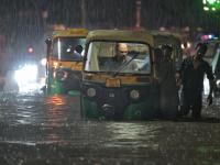Moderate Rainfall in Delhi-NCR Causes Severe Waterlogging, Traffic Snarls - News | Moderate Rainfall in Delhi-NCR Causes Severe Waterlogging, Traffic Snarls | Latest national News at Lokmattimes.com