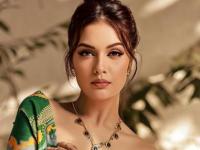 Divya Agarwal Accused of Cheating Noted Real Estate Agent Rafique Merchant (Watch Video) - News | Divya Agarwal Accused of Cheating Noted Real Estate Agent Rafique Merchant (Watch Video) | Latest entertainment News at Lokmattimes.com