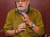 “At NSD, We Learned by Watching Irrfan Khan”: Sanjay Mishra Gets Emotional Recalling His Gurus During Vadh 2 Promotions - News | “At NSD, We Learned by Watching Irrfan Khan”: Sanjay Mishra Gets Emotional Recalling His Gurus During Vadh 2 Promotions | Latest entertainment News at Lokmattimes.com