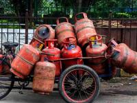 Diwali 2024: Central Govt to Provide Free LPG Cylinders to Over 184,000 PM Ujjwala Beneficiaries - News | Diwali 2024: Central Govt to Provide Free LPG Cylinders to Over 184,000 PM Ujjwala Beneficiaries | Latest national News at Lokmattimes.com