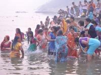 Makar Sankranti 2022: Amid the rise in Omicron variant, Haridwar bans Ganga Snan - News | Makar Sankranti 2022: Amid the rise in Omicron variant, Haridwar bans Ganga Snan | Latest national News at Lokmattimes.com Makar Sankranti 2022: Amid the rise in Omicron variant, Haridwar bans Ganga Snan - News | Makar Sankranti 2022: Amid the rise in Omicron variant, Haridwar bans Ganga Snan | Latest national News at Lokmattimes.com