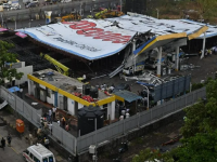Mumbai: Central Railway Removes Four Hoardings, Reduces Size of 14 Others Following Ghatkopar Incident - News | Mumbai: Central Railway Removes Four Hoardings, Reduces Size of 14 Others Following Ghatkopar Incident | Latest mumbai News at Lokmattimes.com