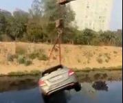 Greater Noida Accident: Google Maps Error Kills Man as Car Plunges into 30-Foot-Deep Drain; Video Surface - News | Greater Noida Accident: Google Maps Error Kills Man as Car Plunges into 30-Foot-Deep Drain; Video Surface | Latest national News at Lokmattimes.com
