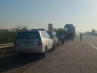 Hathras Road Accident: 6 Killed, 7 Injured After Double-Decker Bus Rams Eco Van on Yamuna Expressway - News | Hathras Road Accident: 6 Killed, 7 Injured After Double-Decker Bus Rams Eco Van on Yamuna Expressway | Latest national News at Lokmattimes.com