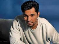 Randeep Hooda Channels His Inner Child With a Heartwarming New Year’s Eve Dance - News | Randeep Hooda Channels His Inner Child With a Heartwarming New Year’s Eve Dance | Latest entertainment News at Lokmattimes.com