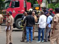 Mumbai: Driver Climbs Tree Outside Vidhan Bhavan to Protest Traffic Fine (Watch Video) - News | Mumbai: Driver Climbs Tree Outside Vidhan Bhavan to Protest Traffic Fine (Watch Video) | Latest mumbai News at Lokmattimes.com Mumbai: Driver Climbs Tree Outside Vidhan Bhavan to Protest Traffic Fine (Watch Video) - News | Mumbai: Driver Climbs Tree Outside Vidhan Bhavan to Protest Traffic Fine (Watch Video) | Latest mumbai News at Lokmattimes.com