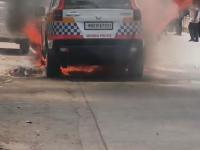 Mumbai Police Vehicle Catches Fire in Sakinaka; No Casualties Reported (Watch Video) - News | Mumbai Police Vehicle Catches Fire in Sakinaka; No Casualties Reported (Watch Video) | Latest mumbai News at Lokmattimes.com