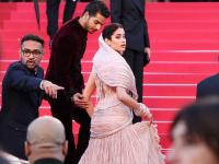 Cannes 2025: Janhvi Kapoor’s Red Carpet Debut and Ishaan Khatter’s This Sweet Gesture Win Hearts - News | Cannes 2025: Janhvi Kapoor’s Red Carpet Debut and Ishaan Khatter’s This Sweet Gesture Win Hearts | Latest entertainment News at Lokmattimes.com