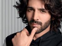 Kartik Aaryan gets mobbed by fans outside his Mumbai home on the occasion of Diwali - News | Kartik Aaryan gets mobbed by fans outside his Mumbai home on the occasion of Diwali | Latest entertainment News at Lokmattimes.com Kartik Aaryan gets mobbed by fans outside his Mumbai home on the occasion of Diwali - News | Kartik Aaryan gets mobbed by fans outside his Mumbai home on the occasion of Diwali | Latest entertainment News at Lokmattimes.com