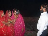 Three married sisters together observe Karva Chauth for same man in Uttar Pradesh - News | Three married sisters together observe Karva Chauth for same man in Uttar Pradesh | Latest social-viral News at Lokmattimes.com