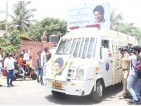 KK cremated in Mumbai, family bid him emotional goodbye - News | KK cremated in Mumbai, family bid him emotional goodbye | Latest entertainment News at Lokmattimes.com KK cremated in Mumbai, family bid him emotional goodbye - News | KK cremated in Mumbai, family bid him emotional goodbye | Latest entertainment News at Lokmattimes.com