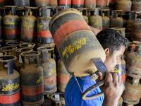 Mumbai LPG Cylinder Shortage: Hoteliers Warn of Widespread Shutdowns Amid Gas Supply Crisis Due to Middle East Tensions (Watch Video) - News | Mumbai LPG Cylinder Shortage: Hoteliers Warn of Widespread Shutdowns Amid Gas Supply Crisis Due to Middle East Tensions (Watch Video) | Latest mumbai News at Lokmattimes.com Mumbai LPG Cylinder Shortage: Hoteliers Warn of Widespread Shutdowns Amid Gas Supply Crisis Due to Middle East Tensions (Watch Video) - News | Mumbai LPG Cylinder Shortage: Hoteliers Warn of Widespread Shutdowns Amid Gas Supply Crisis Due to Middle East Tensions (Watch Video) | Latest mumbai News at Lokmattimes.com