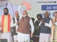 PM Modi Waves His Gamchha Again at Gandhi Maidan in Patna After Nitish Kumar Takes Oath as CM for 10th Time - News | PM Modi Waves His Gamchha Again at Gandhi Maidan in Patna After Nitish Kumar Takes Oath as CM for 10th Time | Latest national News at Lokmattimes.com