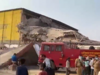 Prayagraj Cold Storage Collapse: 4 Dead, Several Injured in Uttar Pradesh; Ammonia Leak Reported (VIDEO) - News | Prayagraj Cold Storage Collapse: 4 Dead, Several Injured in Uttar Pradesh; Ammonia Leak Reported (VIDEO) | Latest national News at Lokmattimes.com