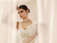 Mouni Roy Begins Shooting for Her Next Film in Mumbai’s Juhu Suburbs - News | Mouni Roy Begins Shooting for Her Next Film in Mumbai’s Juhu Suburbs | Latest entertainment News at Lokmattimes.com