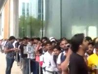 Mumbai: Fans Queue Overnight at BKC Apple Store to Buy iPhone 17 - News | Mumbai: Fans Queue Overnight at BKC Apple Store to Buy iPhone 17 | Latest mumbai News at Lokmattimes.com