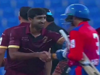 Harbhajan Singh Shakes Hands with Pakistani Cricketer in Abu Dhabi T10 League; Video Goes Viral - News | Harbhajan Singh Shakes Hands with Pakistani Cricketer in Abu Dhabi T10 League; Video Goes Viral | Latest cricket News at Lokmattimes.com