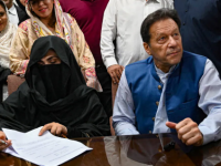 Pakistan Court Sentences Former PM Imran Khan and Wife Bushra Bibi to 17 Years in Toshakhana-II Corruption Case - News | Pakistan Court Sentences Former PM Imran Khan and Wife Bushra Bibi to 17 Years in Toshakhana-II Corruption Case | Latest international News at Lokmattimes.com