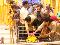 Mahashivratri 2026 in Mumbai: Devotees Offer Milk and Bel Leaves at Babulnath Temple Amid Tight Security - News | Mahashivratri 2026 in Mumbai: Devotees Offer Milk and Bel Leaves at Babulnath Temple Amid Tight Security | Latest mumbai News at Lokmattimes.com