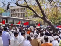 Mumbai Auto Rickshaw Protest: Unions Slam ₹800 Welfare Board Registration Fee at Andheri RTO - News | Mumbai Auto Rickshaw Protest: Unions Slam ₹800 Welfare Board Registration Fee at Andheri RTO | Latest mumbai News at Lokmattimes.com