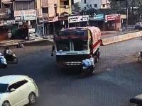 Solapur Road Accident: Two Die After Bike Comes Under Truck at Boramani Naka - News | Solapur Road Accident: Two Die After Bike Comes Under Truck at Boramani Naka | Latest maharashtra News at Lokmattimes.com
