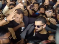 Virat Kohli Mobbed by Fans on Arrival in Vadodara Ahead of India vs New Zealand ODIs (VIDEO) - News | Virat Kohli Mobbed by Fans on Arrival in Vadodara Ahead of India vs New Zealand ODIs (VIDEO) | Latest cricket News at Lokmattimes.com