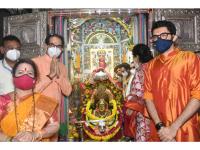 CM Uddhav Thackeray visits Mumba Devi temple after it reopens - News | CM Uddhav Thackeray visits Mumba Devi temple after it reopens | Latest maharashtra News at Lokmattimes.com
