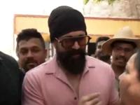 Karnataka Lok Sabha Election 2024: Yash, 'K.G.F' Actor, Cast His Vote at Hosakerehalli Polling Booth in Bangalore (Watch Video) - News | Karnataka Lok Sabha Election 2024: Yash, 'K.G.F' Actor, Cast His Vote at Hosakerehalli Polling Booth in Bangalore (Watch Video) | Latest entertainment News at Lokmattimes.com