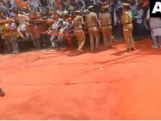 Stampede-Like Situation Unfolds at Rahul Gandhi and Akhilesh Yadav's Joint Rally in Phulpur, Uttar Pradesh (Watch Video)